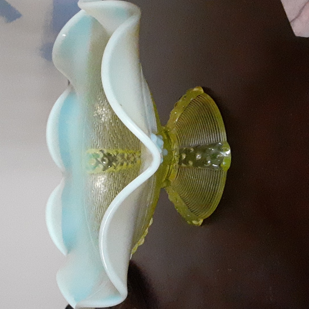 Stunning antique Northwood vaseline topaz opalescent glass